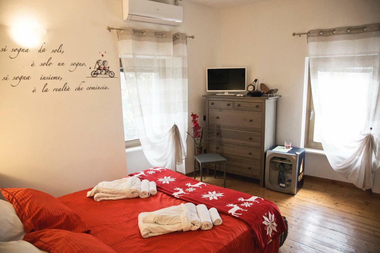 Casale Del Sole Garda Bed & Breakfast มอนซามบาโน ภายนอก รูปภาพ
