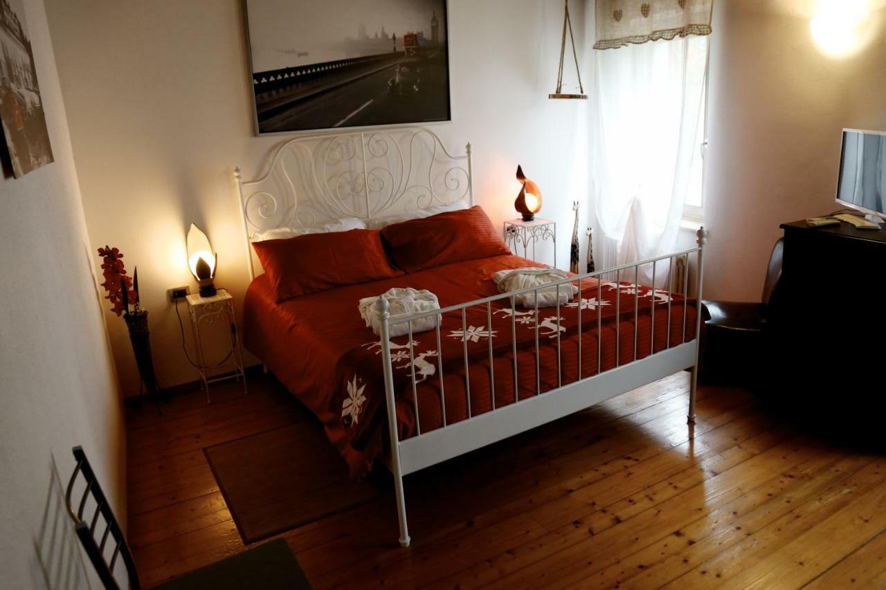 Casale Del Sole Garda Bed & Breakfast มอนซามบาโน ภายนอก รูปภาพ