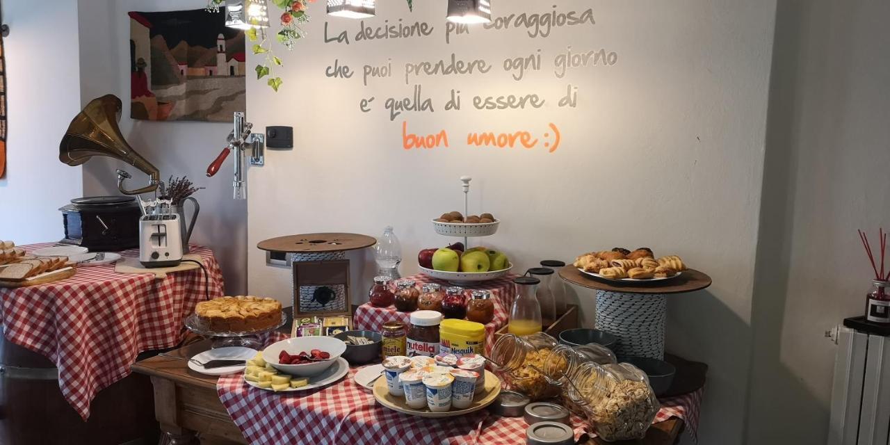 Casale Del Sole Garda Bed & Breakfast มอนซามบาโน ภายนอก รูปภาพ